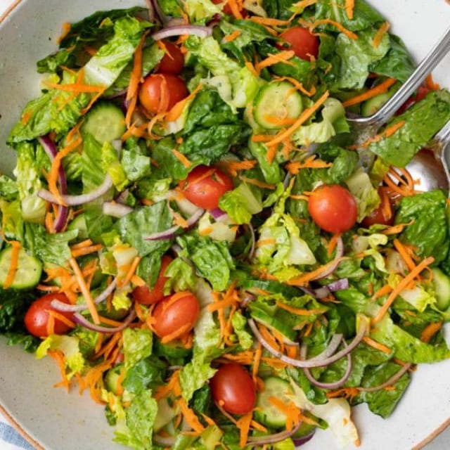 Traditional Garden Salad.